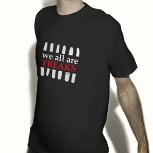 T-shirt homme de couleur noir avec typographie blanche oldschool : "We all are Freaks" sur le torse